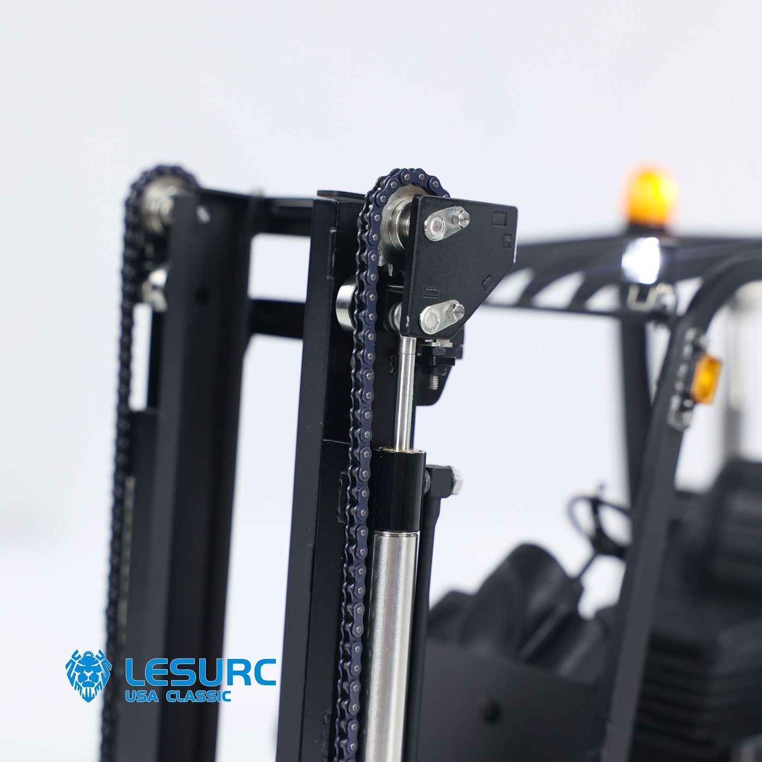 LESU Model RD-A0002 1/14 Hydraulic RC Forklift RTR - lift-chain detail