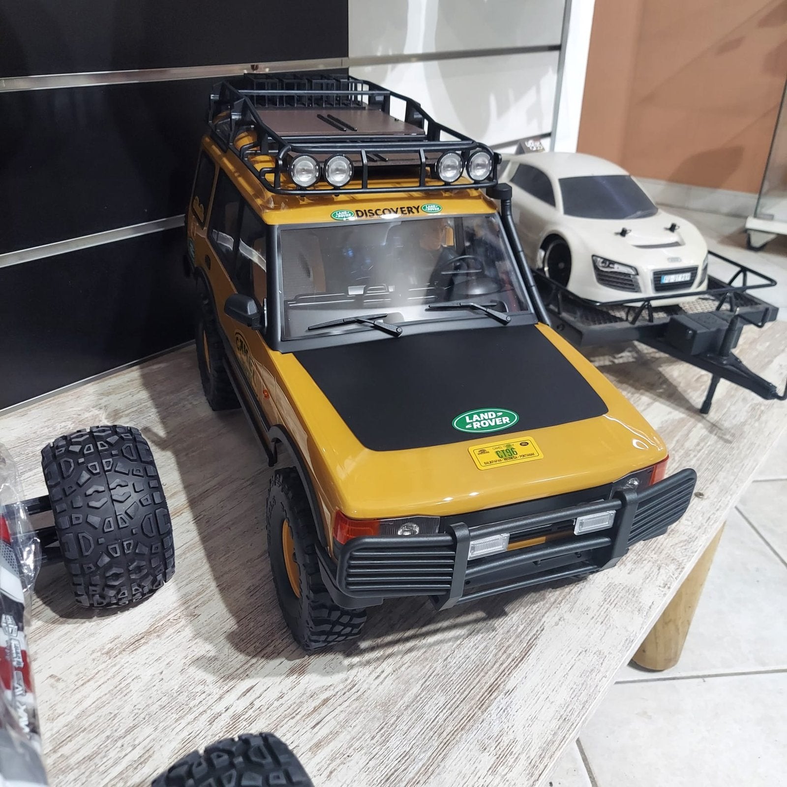 FMS 1/12 Land Rover RC Crawler RTR