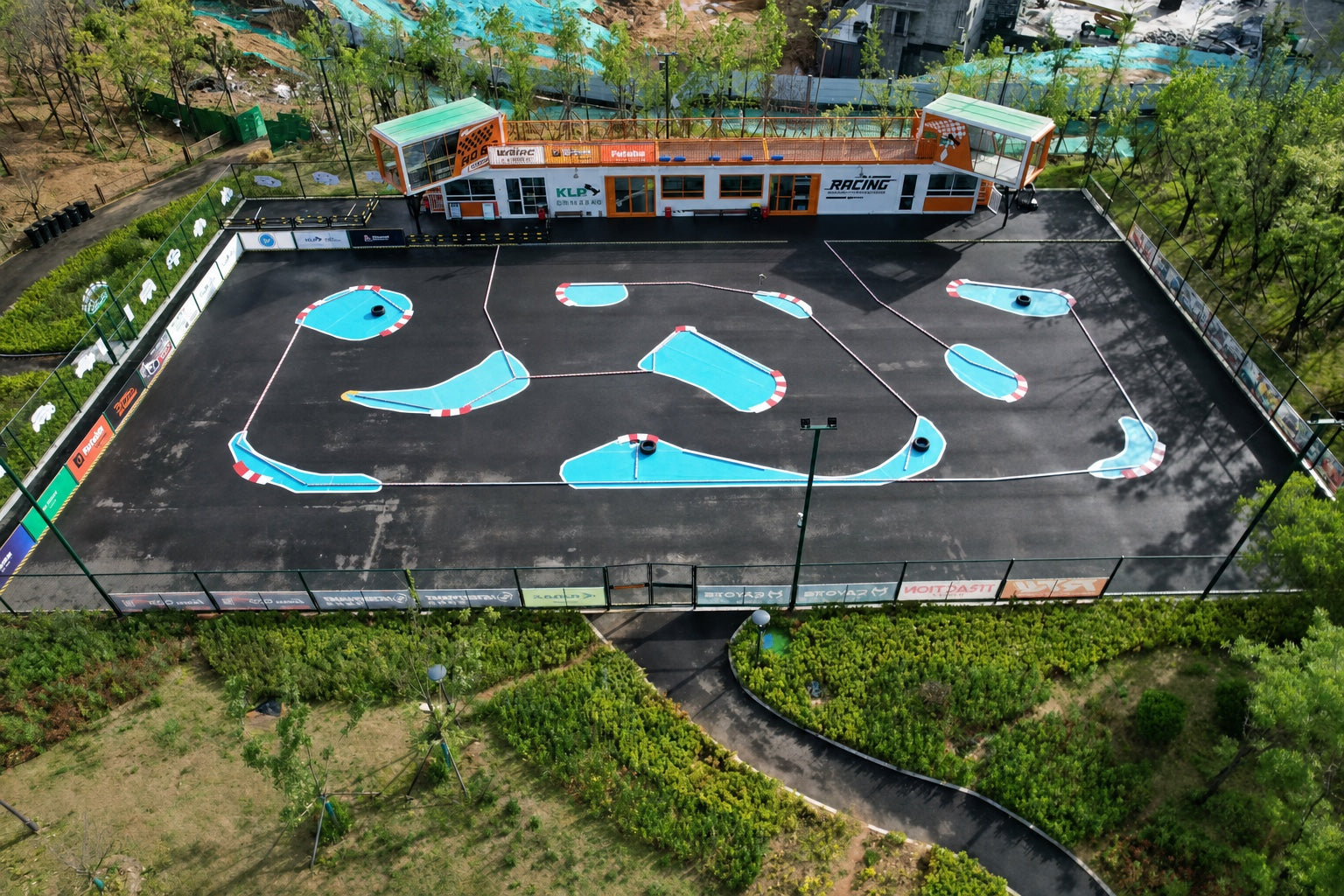 Aerial view of the KLP Qingdao 1/10 and 1/8 on-road RC raceway